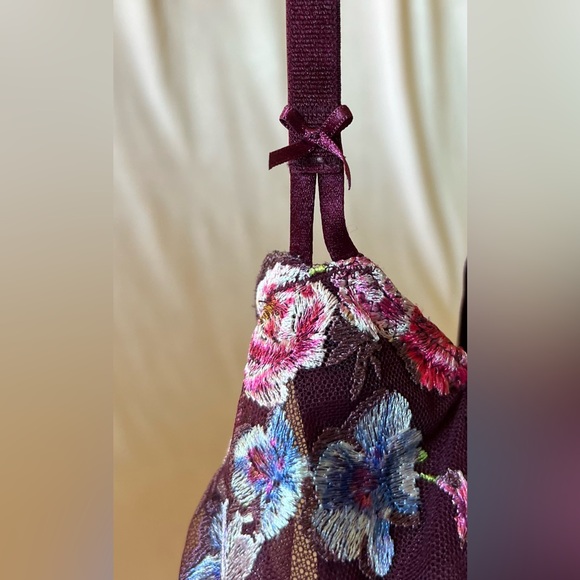 Victoria’s Secret Dream Angels Lightly-Lined Floral Embroidery Demi Bra, 34D - Picture 11 of 16